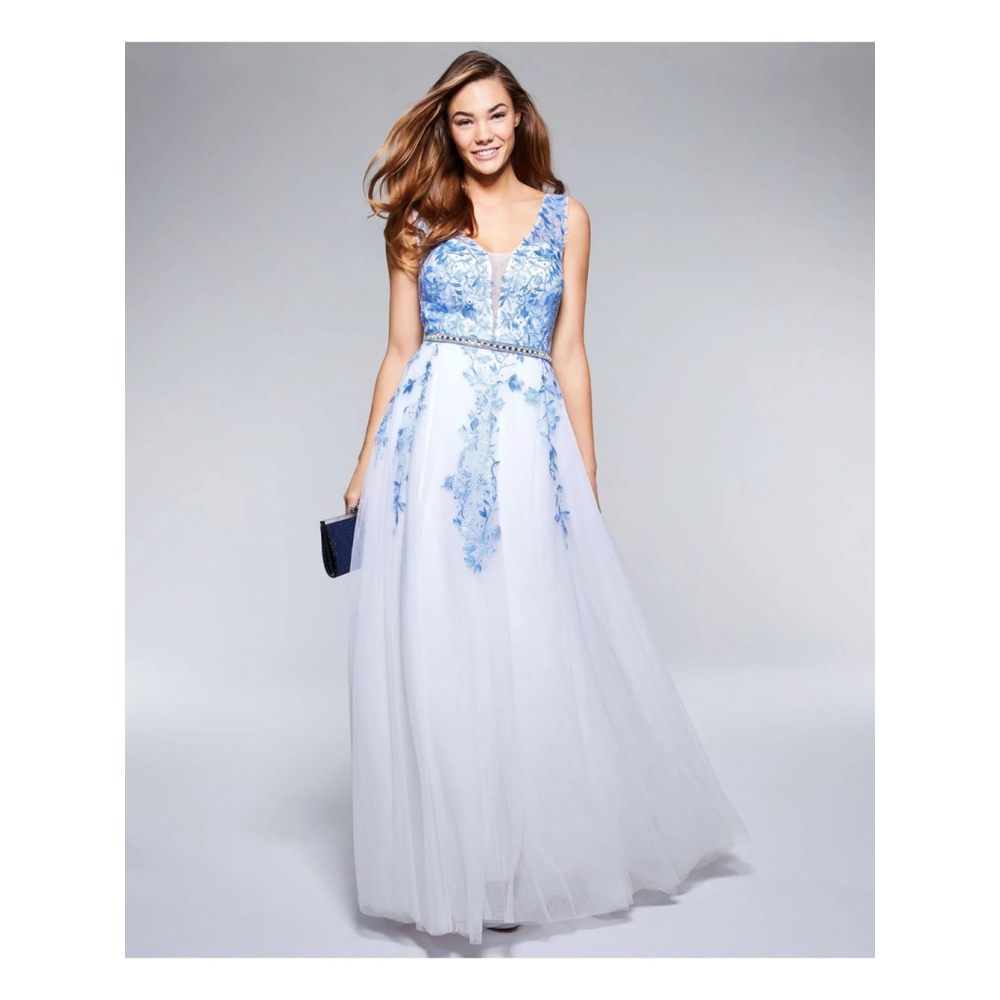 NWT Say Yes to the Prom White Floor Length Gown Floral Embroidered Patch